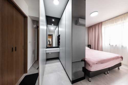 Contemporary Bedroom at Bukit Batok West Ave 8