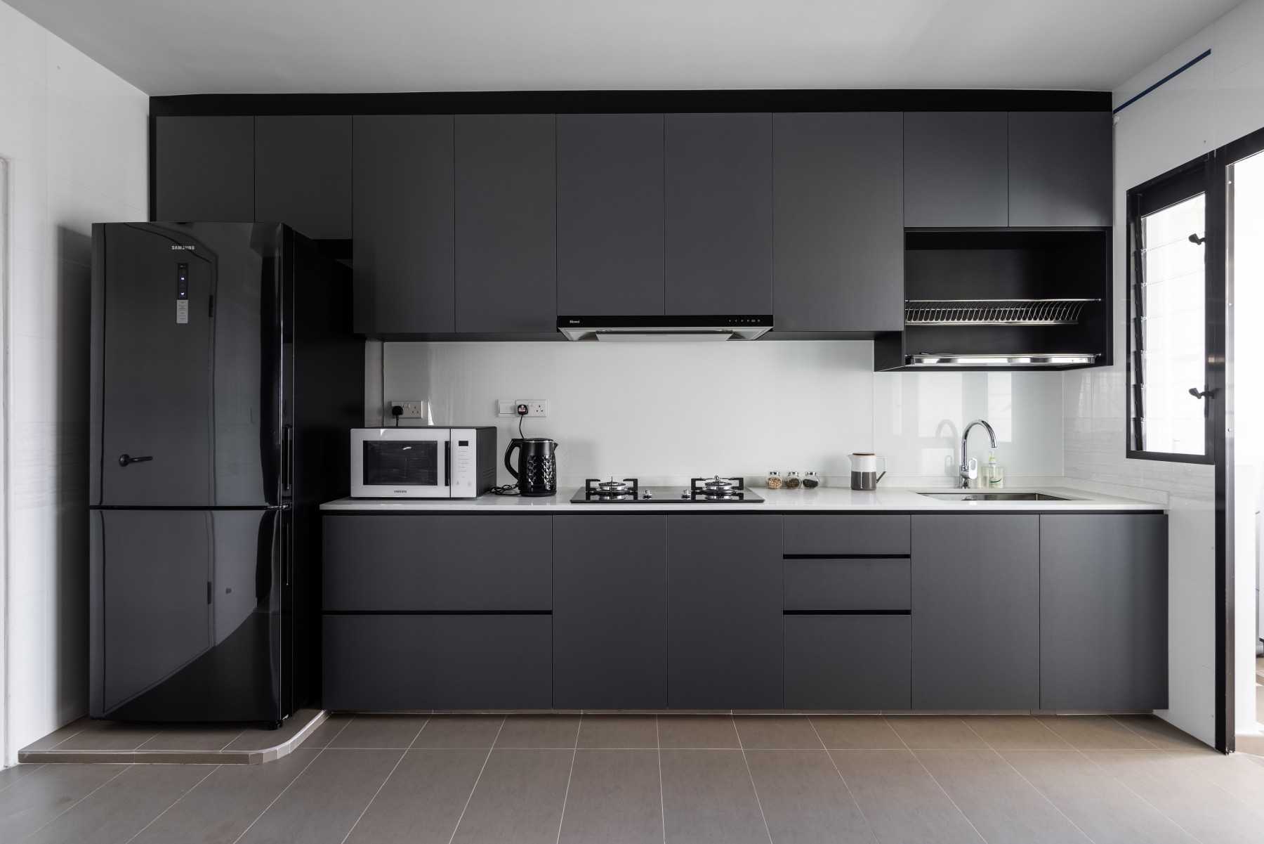 Contemporary Kitchen with Countertop and Open Kitchen