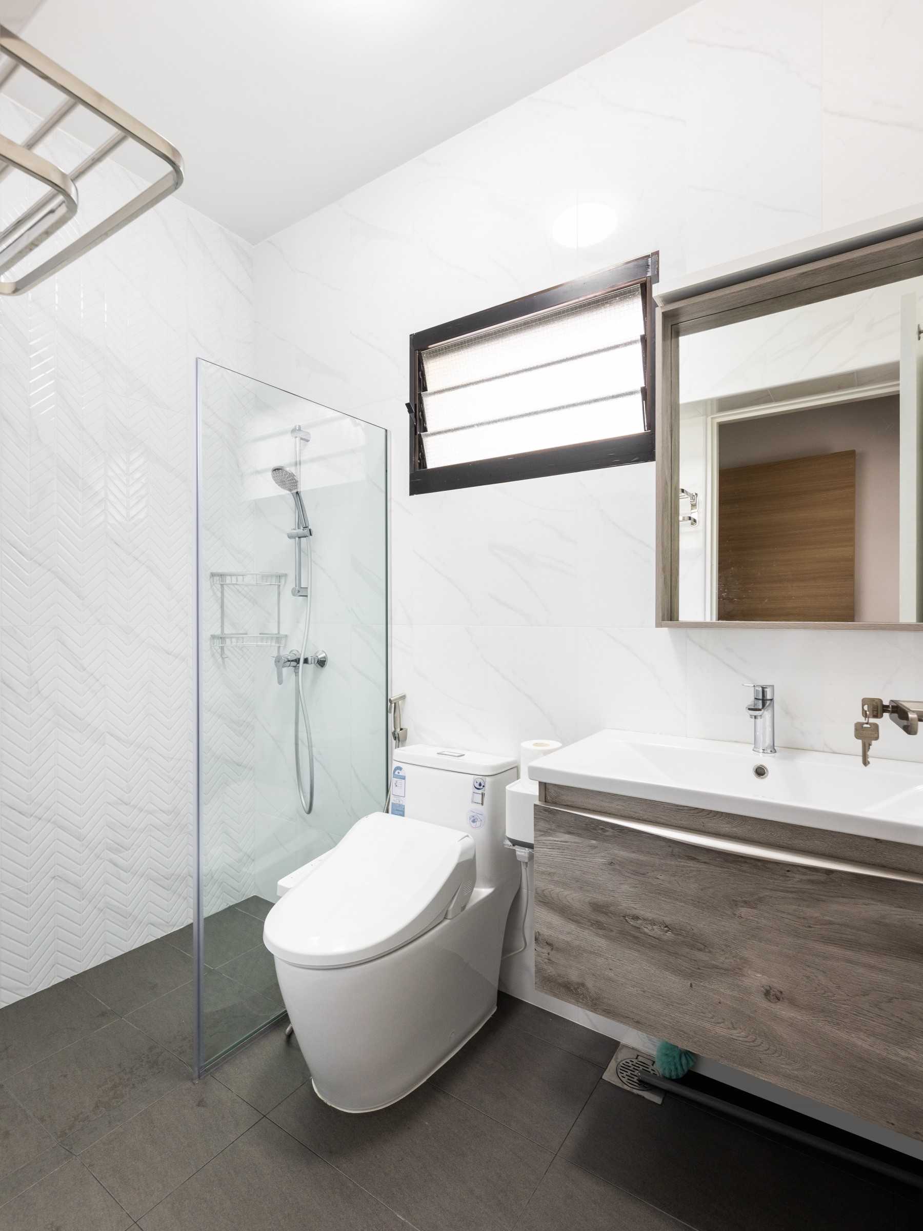 Scandinavian Bathroom with Homogeneous Tiles and Mirror