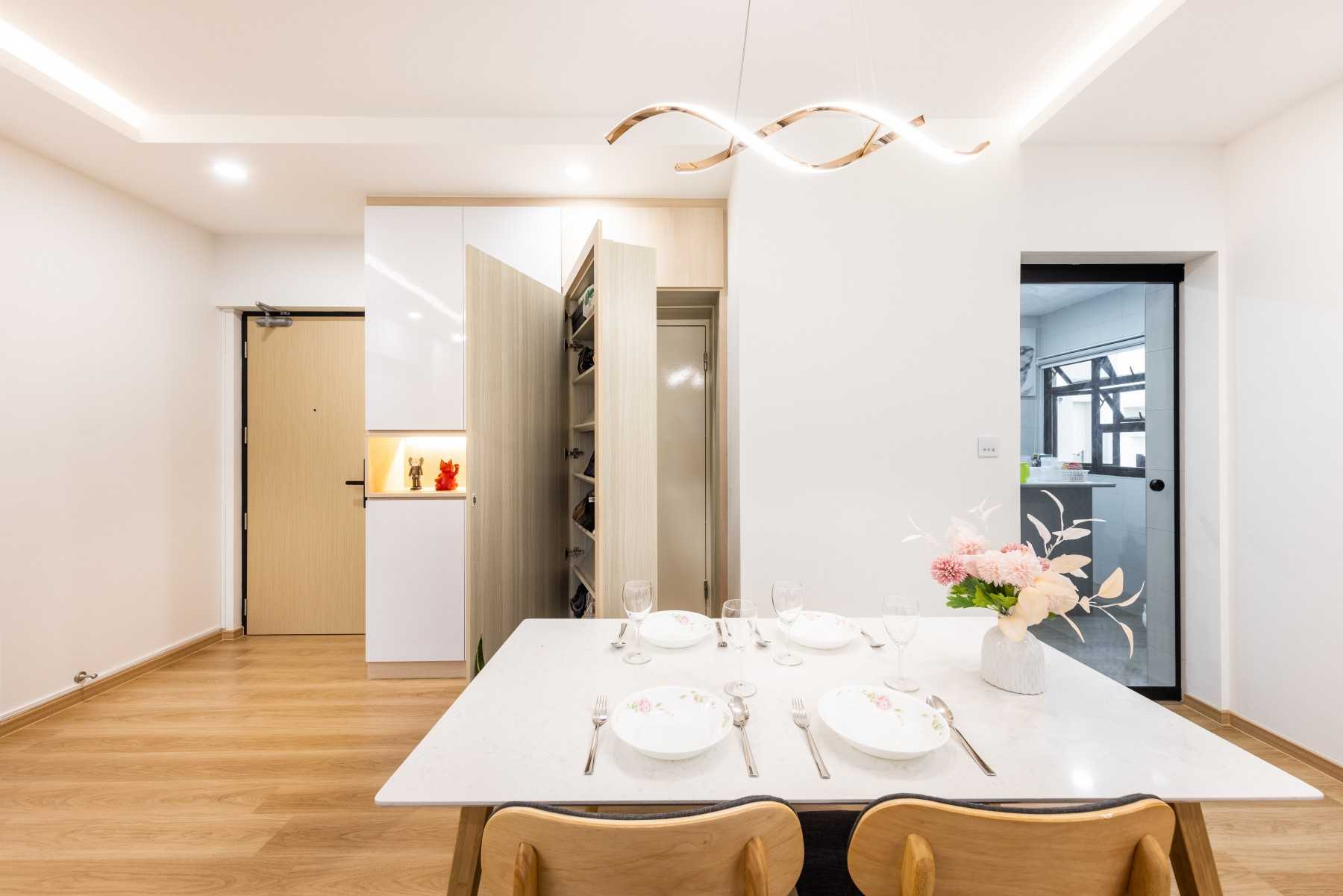 Scandinavian Dining Room with Vinyl Flooring and Dining Table