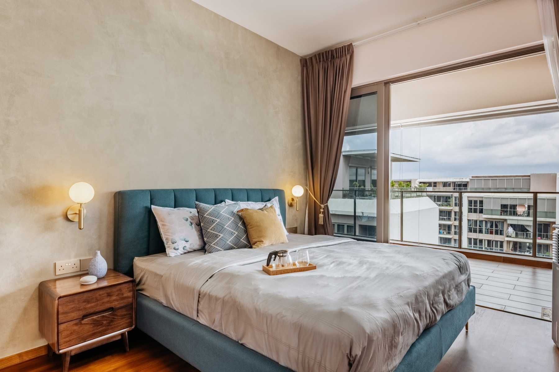 Asian Bedroom with Vinyl Flooring and Wood Flooring