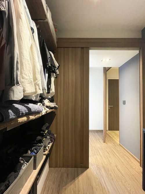 Scandinavian Walk-in Wardrobe at Bedok Reservoir Crescent