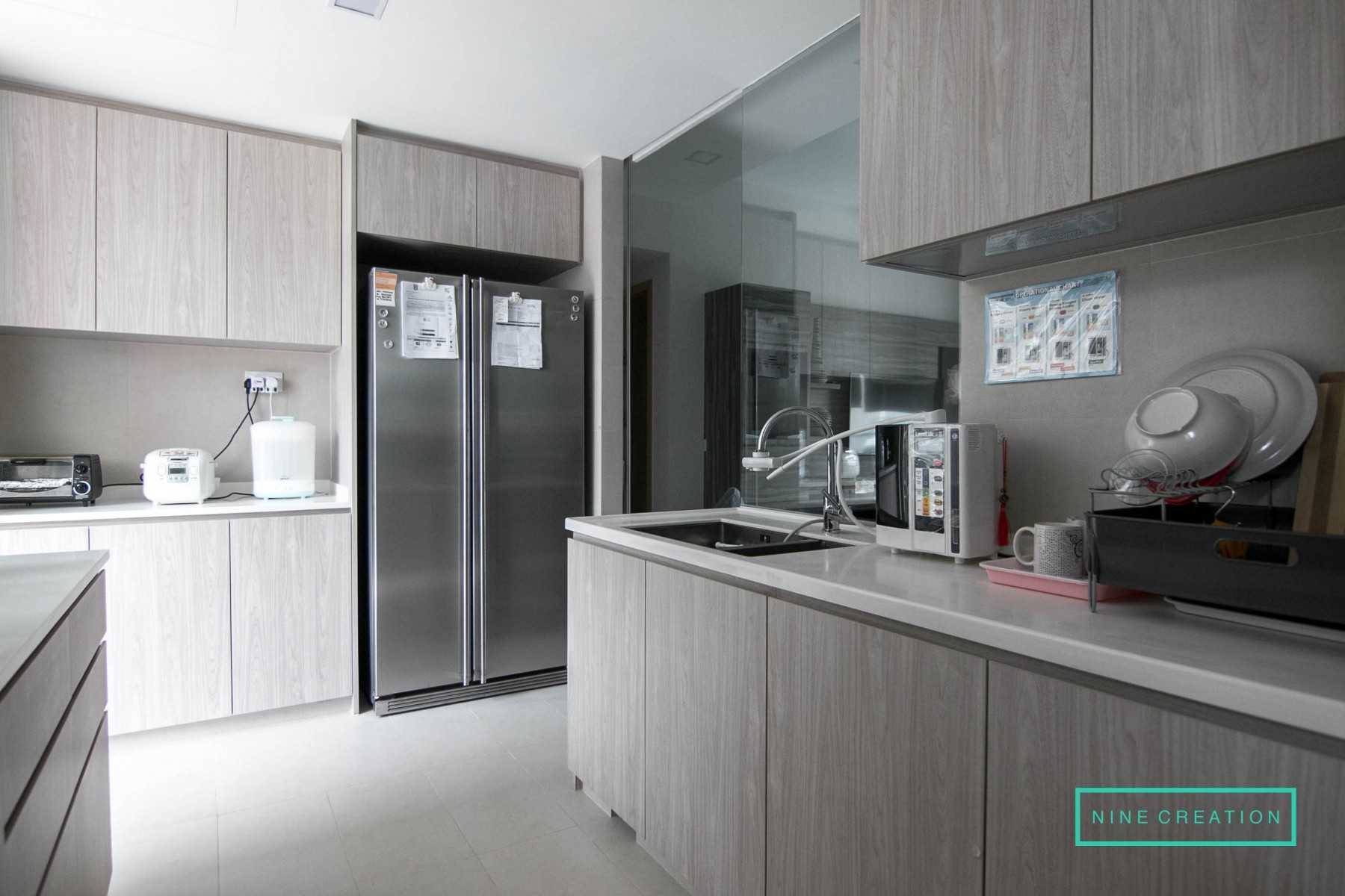 Contemporary Kitchen with Kitchen Backsplash and Kitchen Accessories