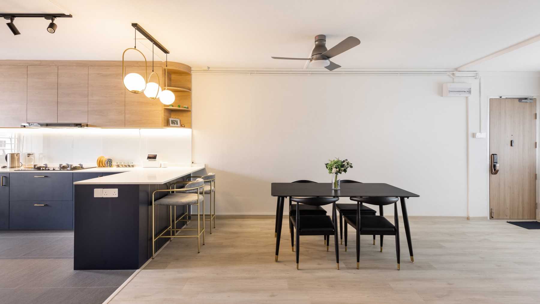 Scandinavian Dining Room with Dining Table and Dining Chairs