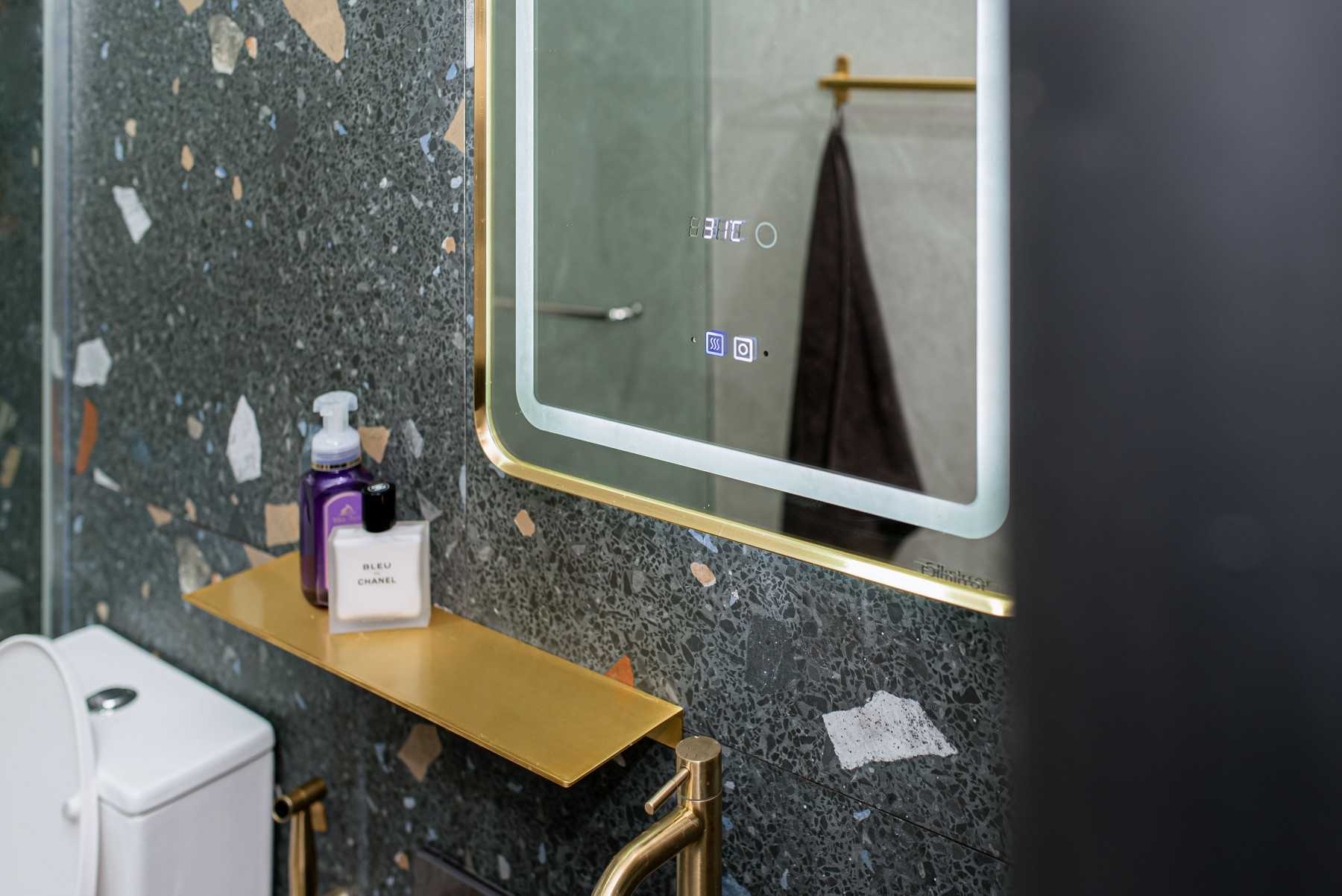 Eclectic Bathroom with Homogeneous Tiles and Mirror