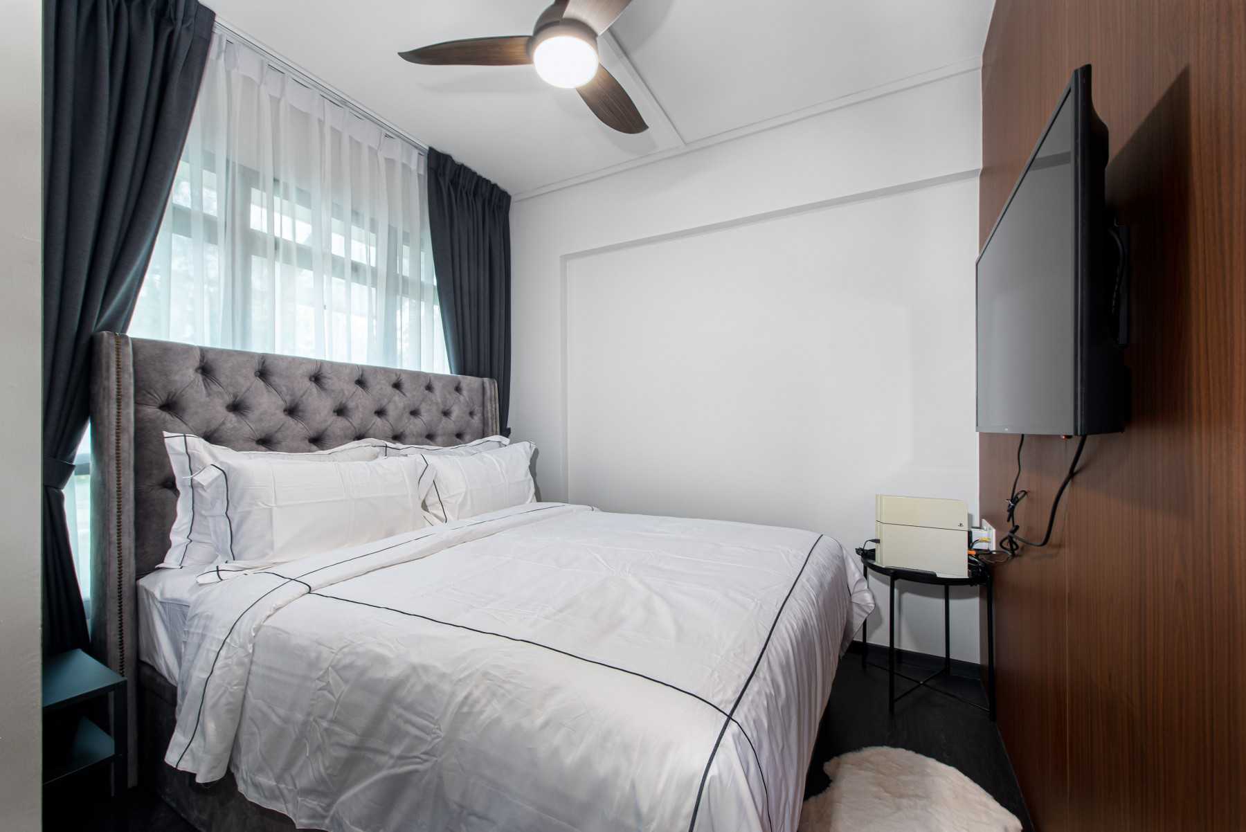 Eclectic Bedroom with Vinyl Flooring and Built-in Bed