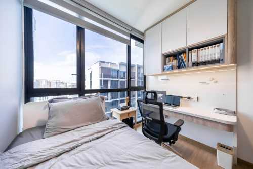 Modern Bedroom at Bukit Batok | Le Quest III