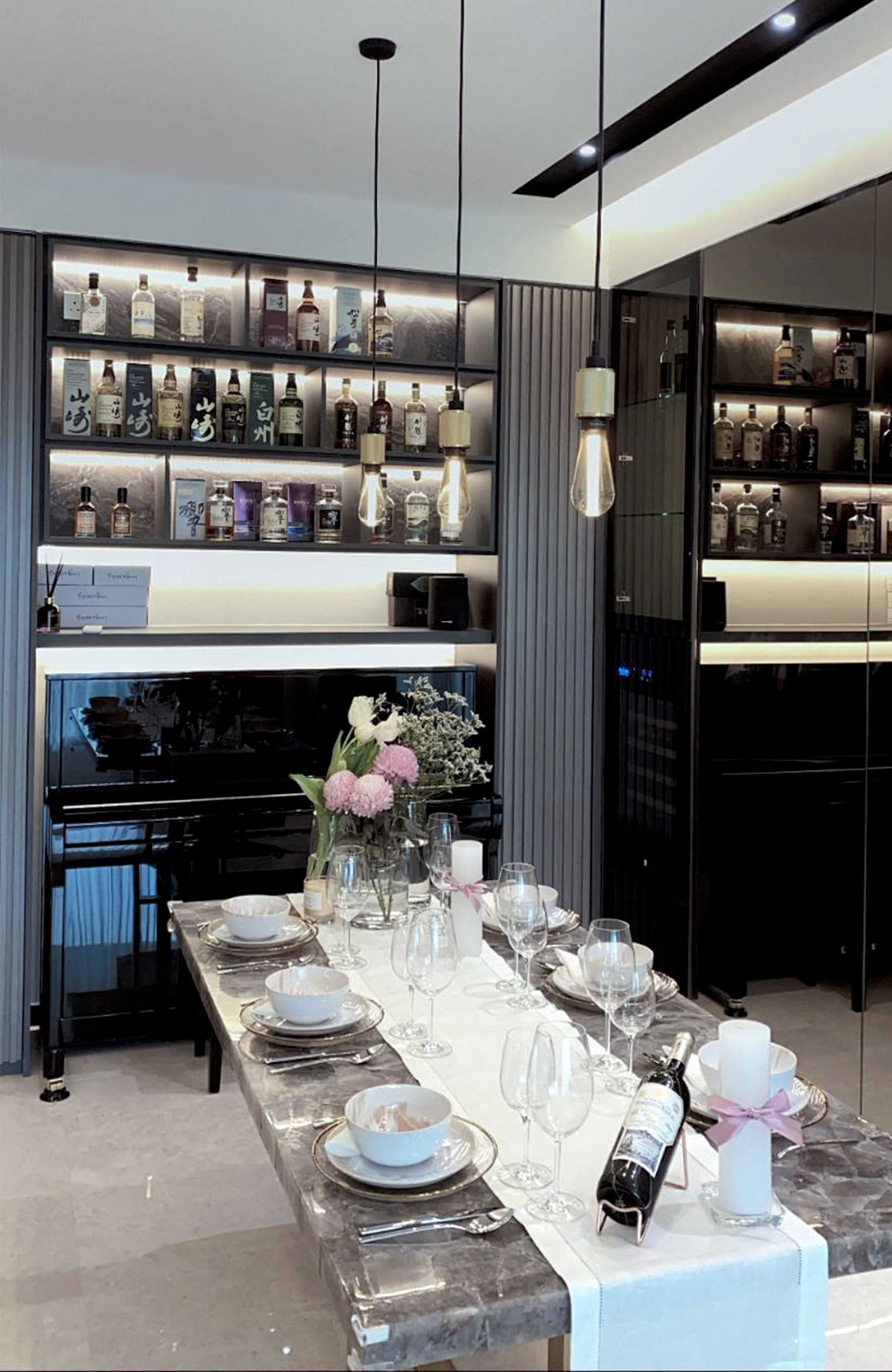 Modern Dining Room with Dining Table and Lighting