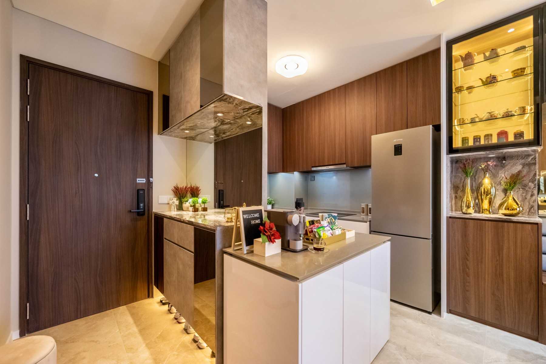 Modern Kitchen with Vinyl Flooring and Wood Flooring
