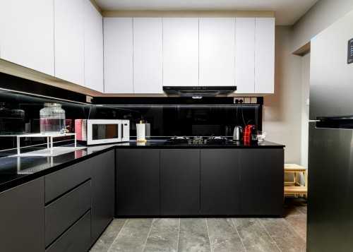Industrial Kitchen at 525 Woodland