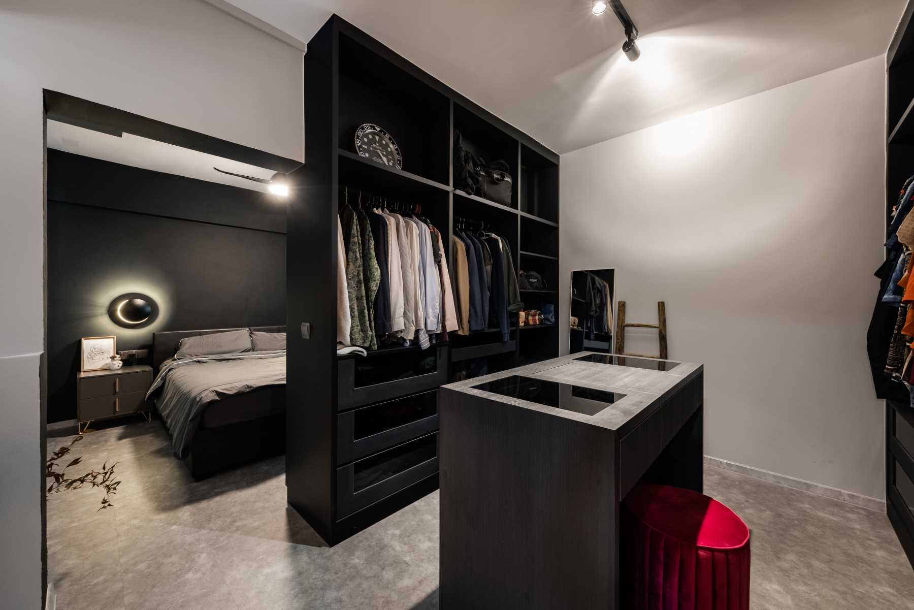 Industrial Walk-in Wardrobe with Mirror and Wardrobe