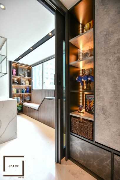 Contemporary Hallway at Queen Peak Condo