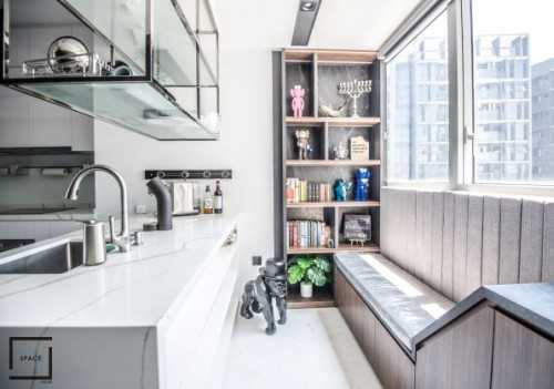 Contemporary Kitchen at Queen Peak Condo