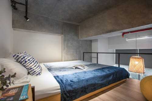 Industrial Bedroom at Loft apartment