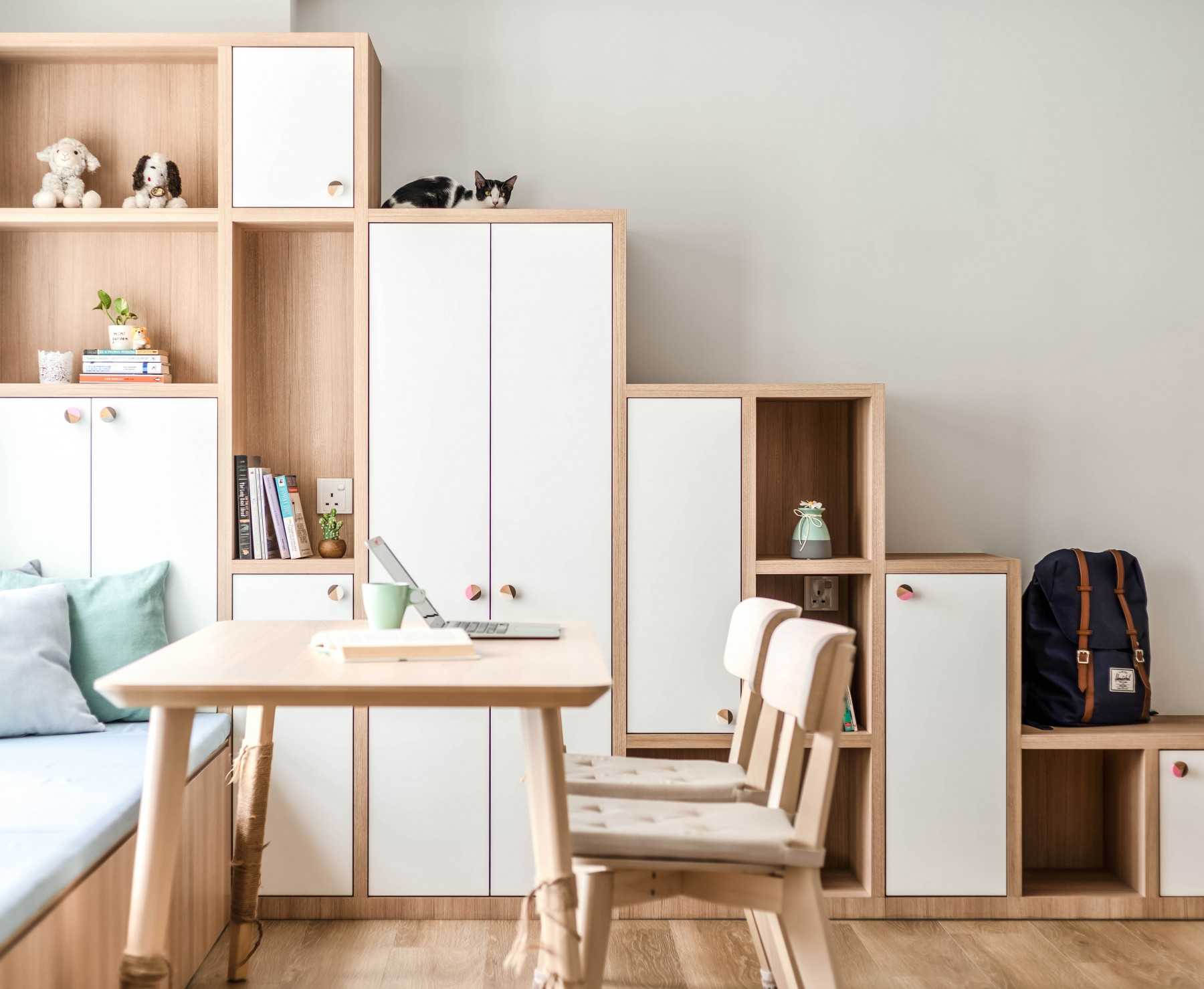 Scandinavian Dining Room with Dining Table and Dining Chairs