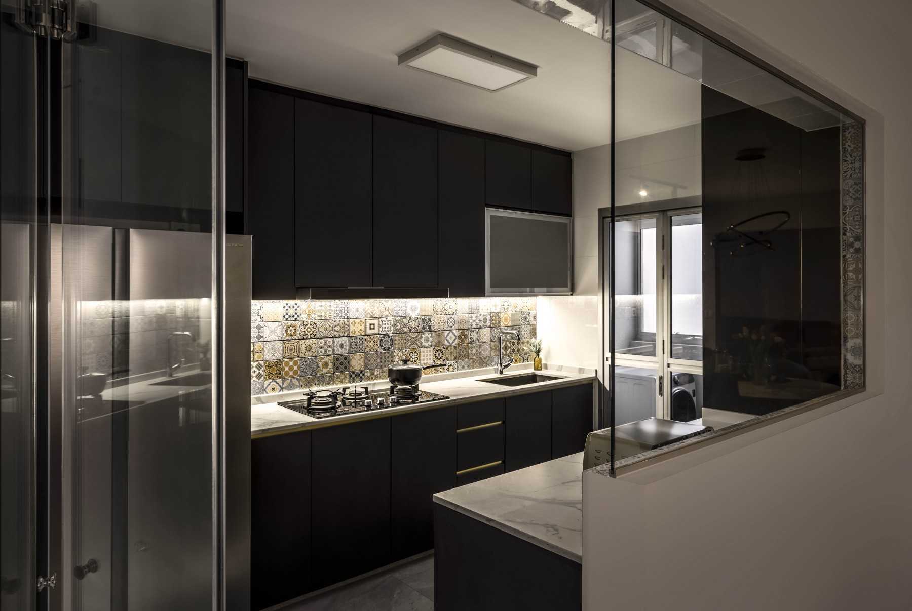 Contemporary Kitchen with Countertop and Kitchen Accessories