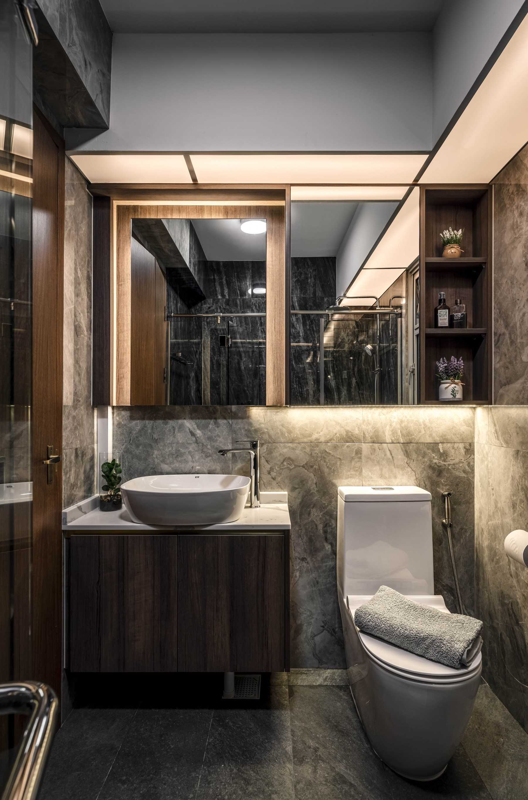 Contemporary Bathroom with Countertop and Mirror
