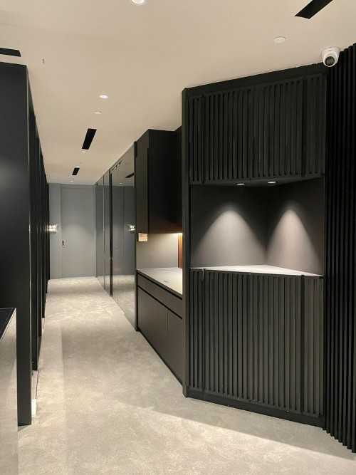 Modern Entryway at Lloyds X Crucial