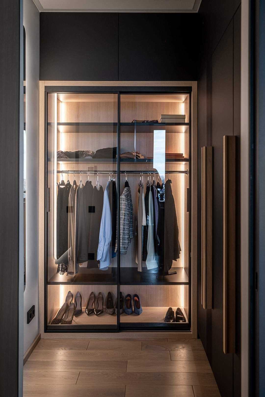 Contemporary Walk-in Wardrobe with Vinyl Flooring and Mirror
