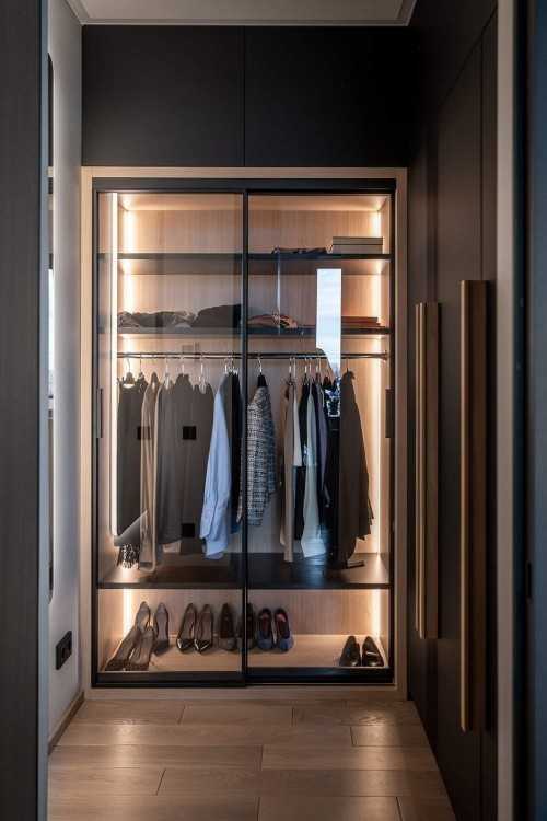 Contemporary Walk-in Wardrobe at Condo @ Somerset