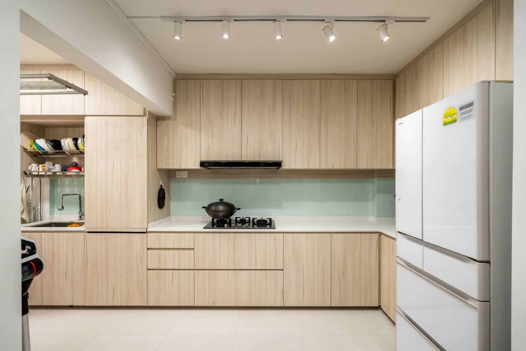 Modern Kitchen with Wood Flooring and Kitchen Window
