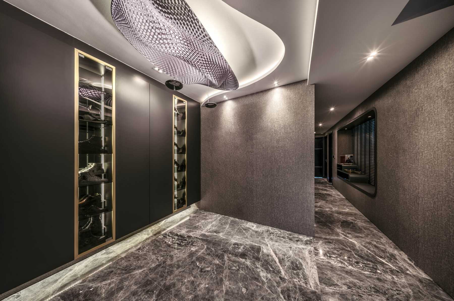 Modern Entryway with Mirror and Shoe Rack