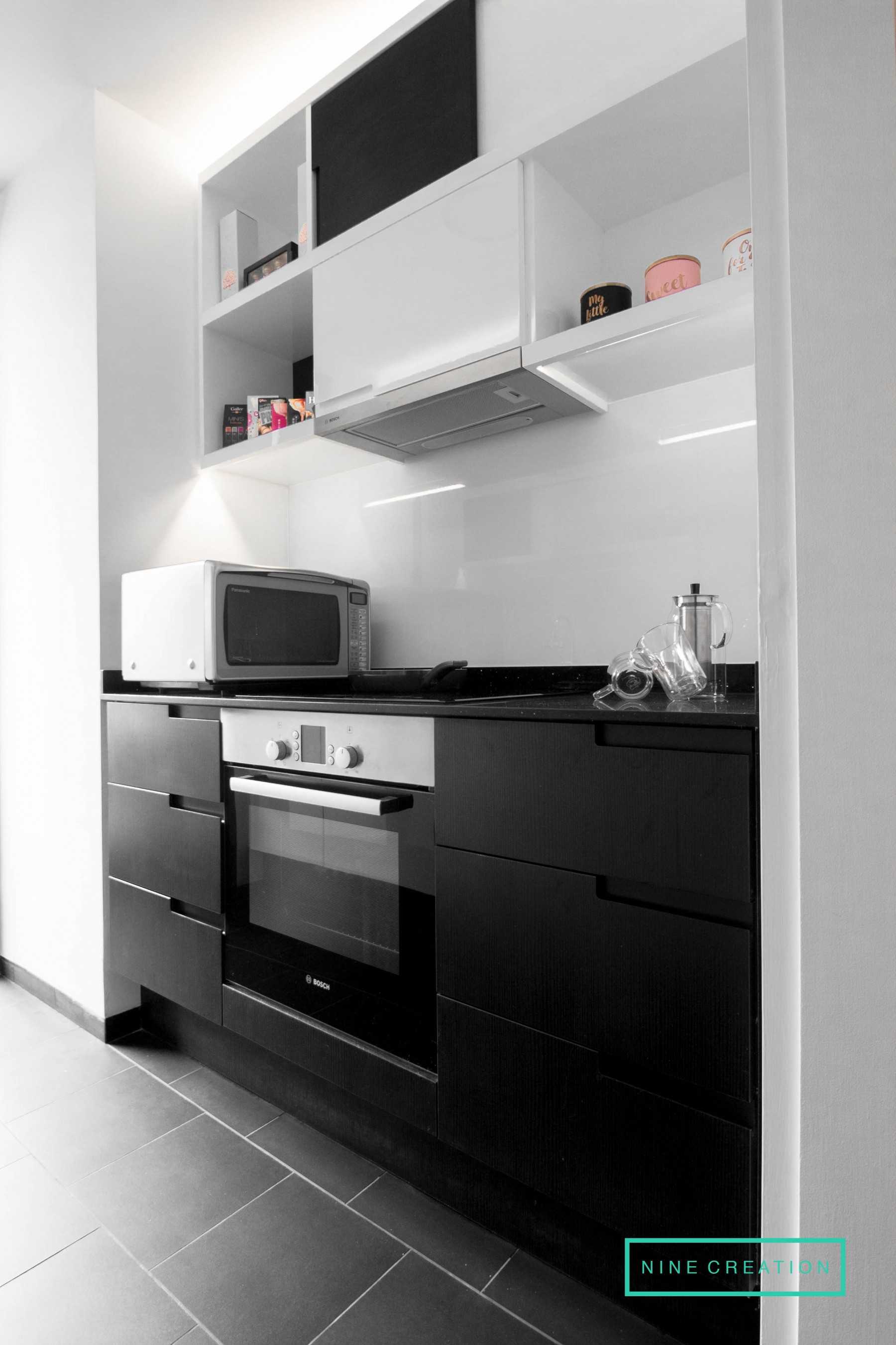 Modern Kitchen with Cupboard and Open Kitchen