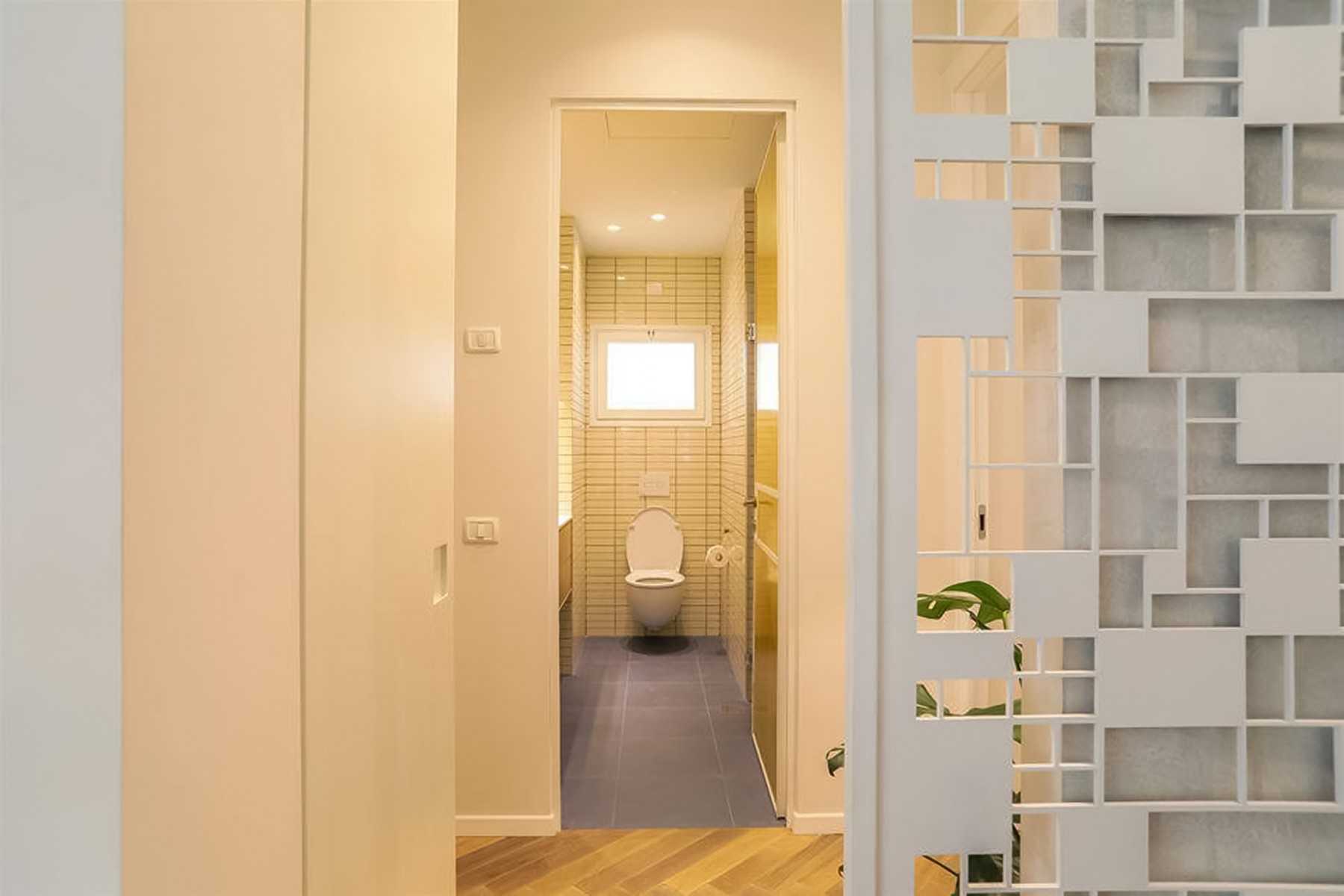 Contemporary Bathroom with Mirror and Shower Screen