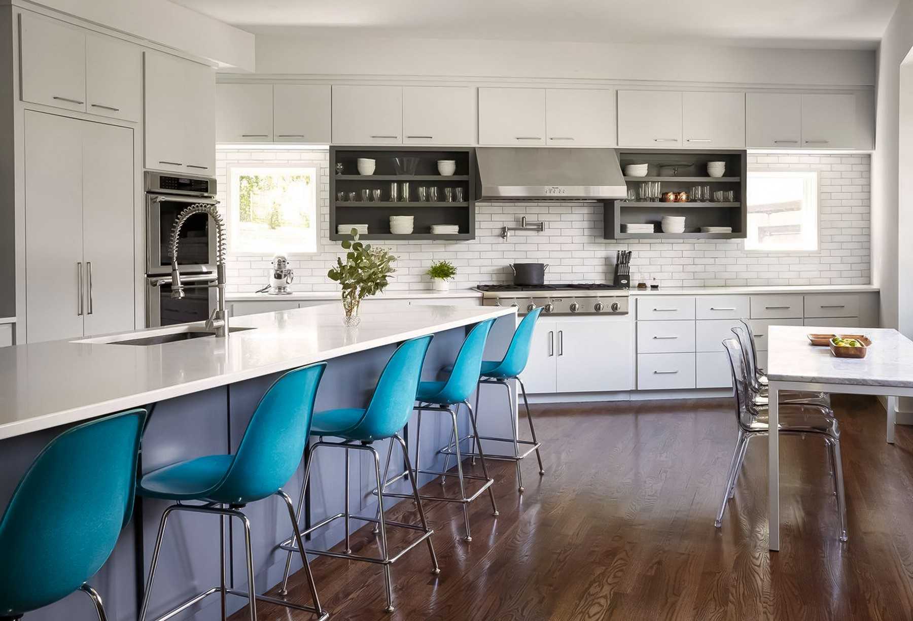 Transitional Kitchen with Countertop and Homogeneous Tiles
