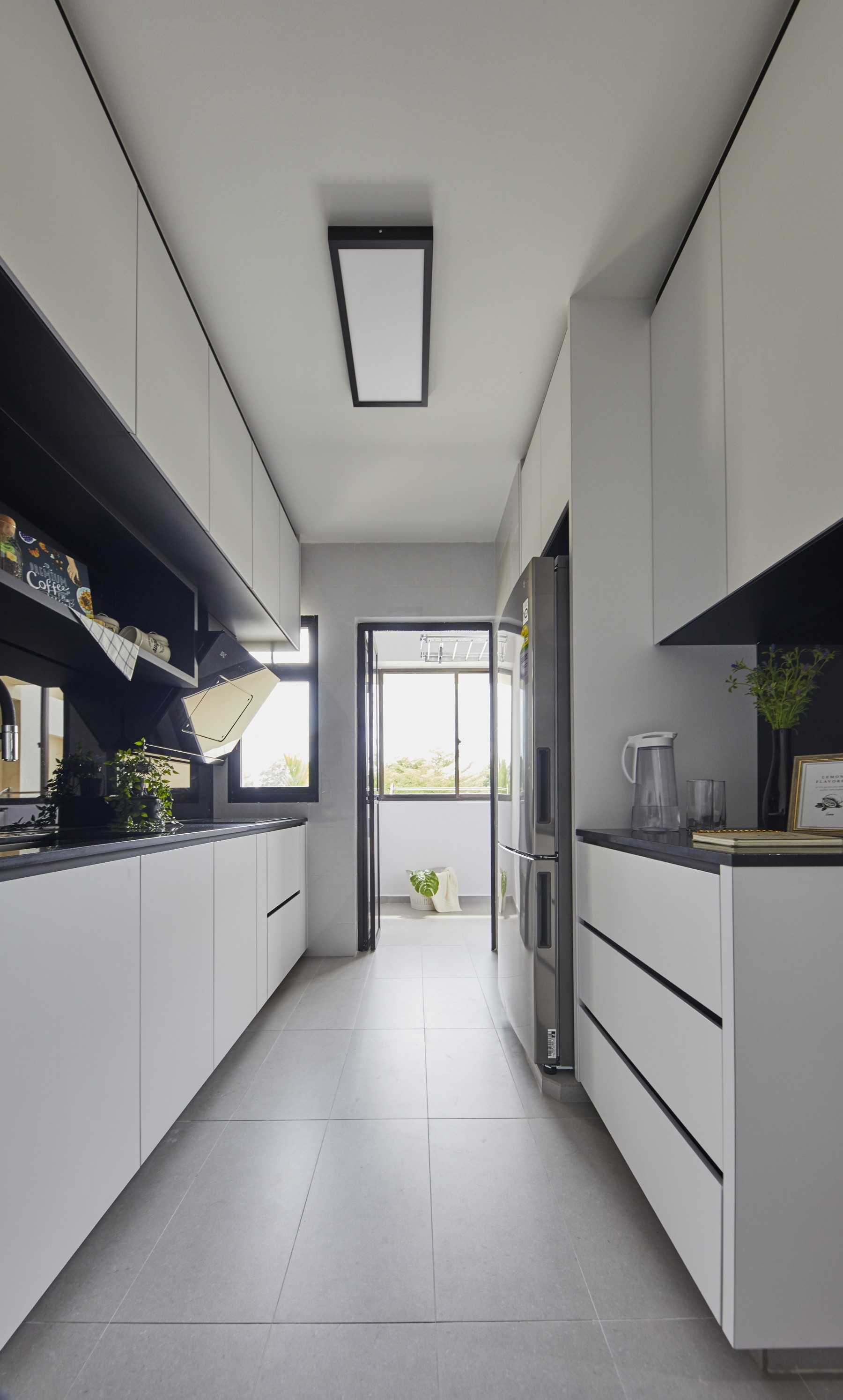 Contemporary Kitchen with Homogeneous Tiles and Kitchen Tap