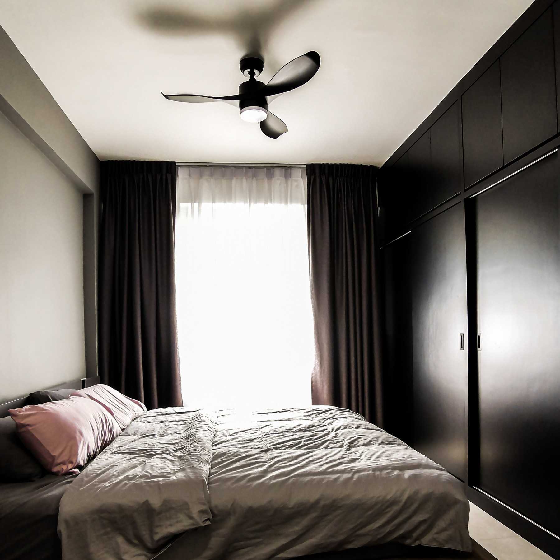 Modern Bedroom with Vinyl Flooring and Wardrobe