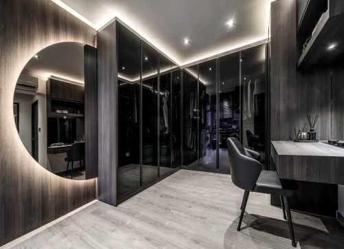 Modern Walk-in Wardrobe at Strathmore Ave, Singapore