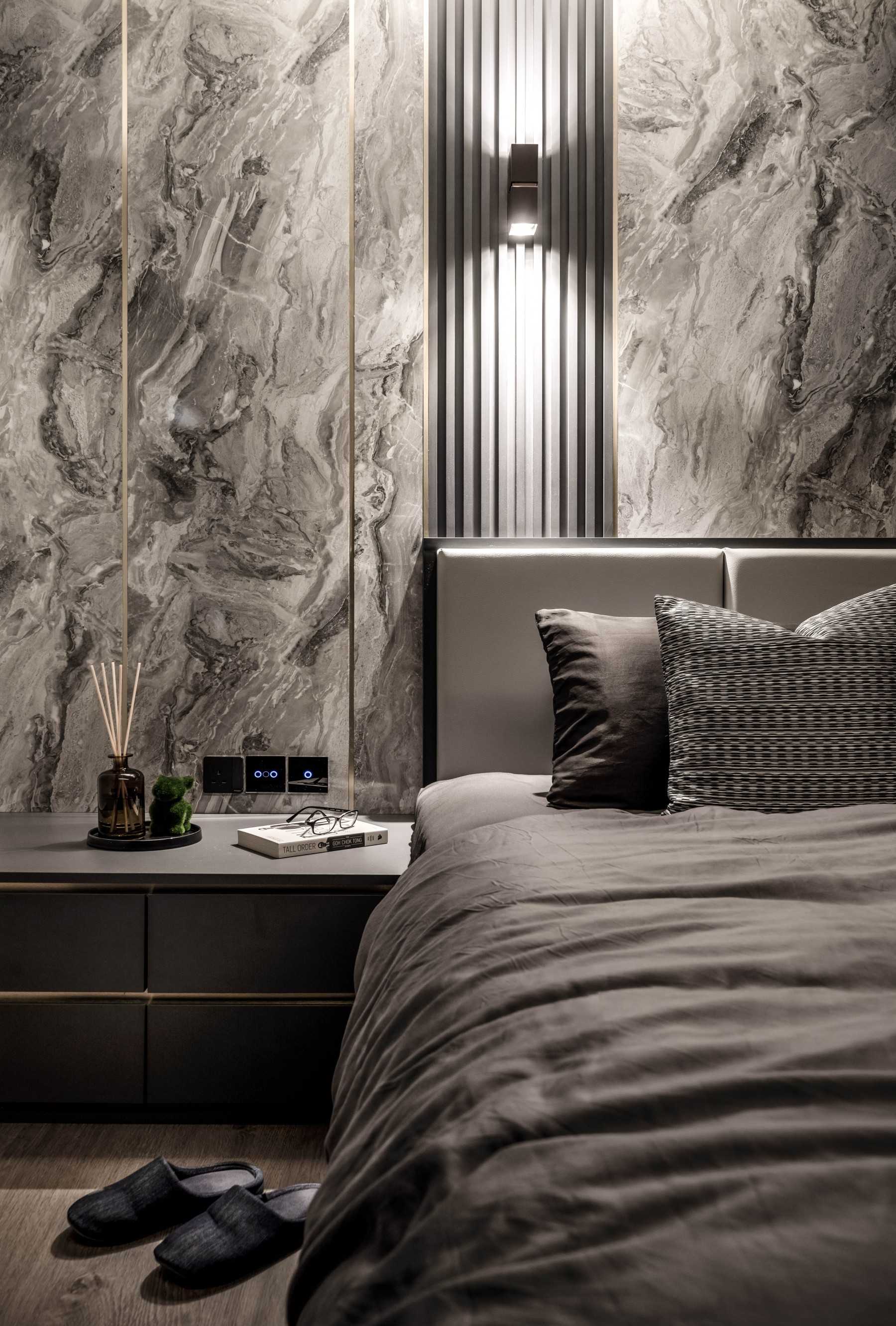 Modern Bedroom with Queen Bed and Bed