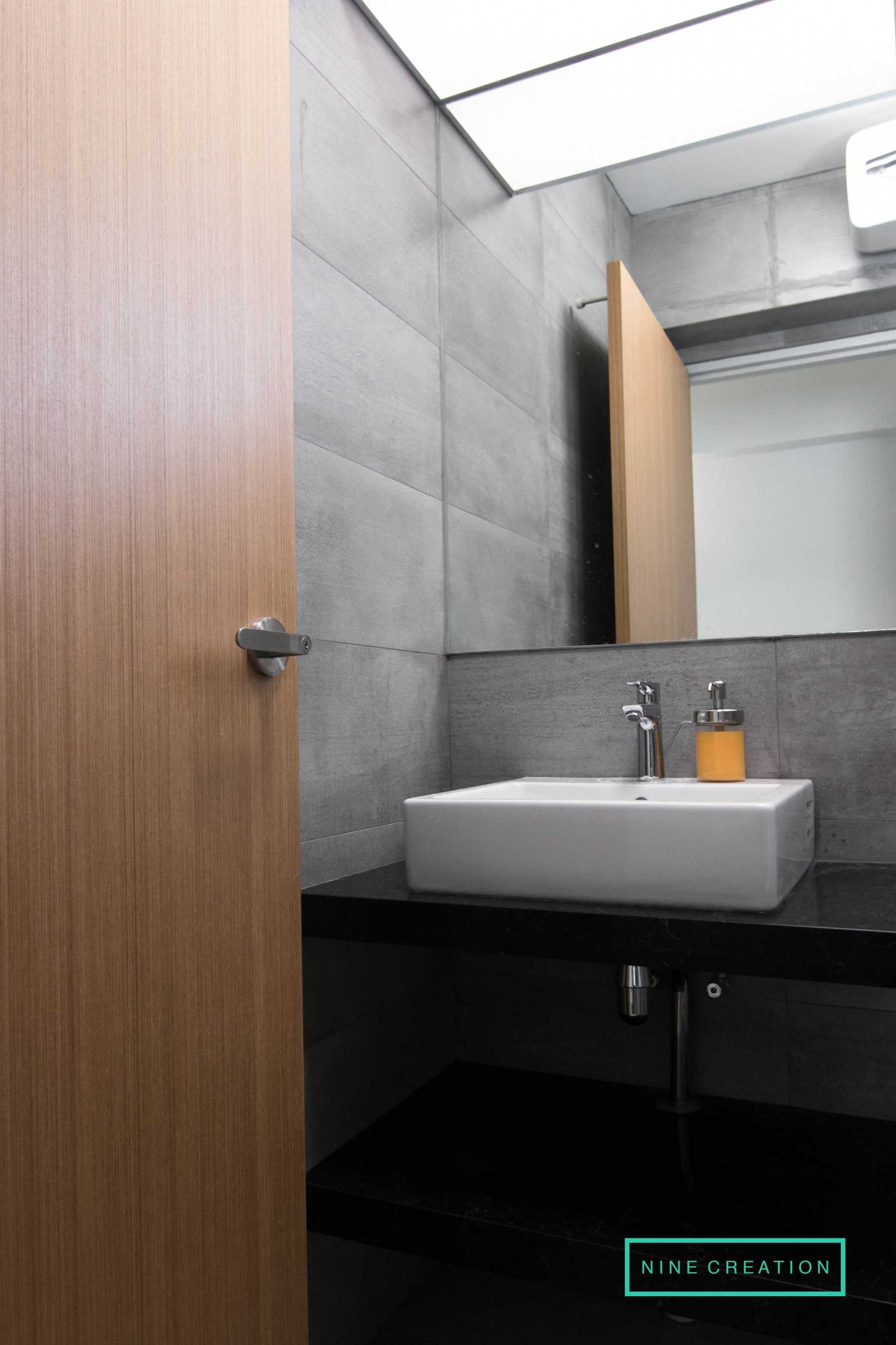 Contemporary Bathroom with Vanity Counter and Shower Screen