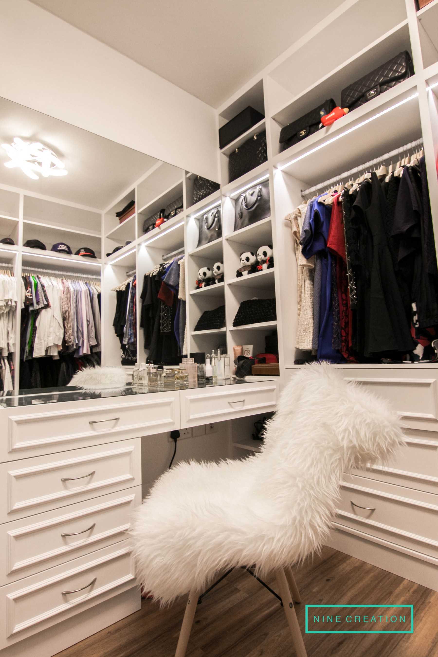 Contemporary Walk-in Wardrobe with Vinyl Flooring and Mirror