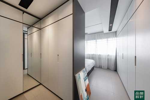 Modern Walk-in Wardrobe at 332 Tampines