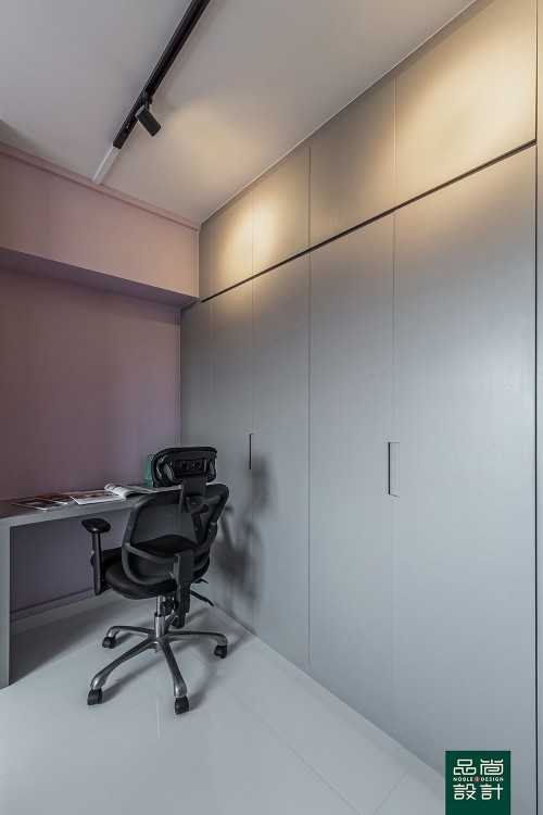 Modern Bedroom at 332 Tampines