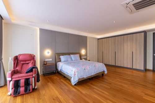 Modern Bedroom at Eng Kong Terrace