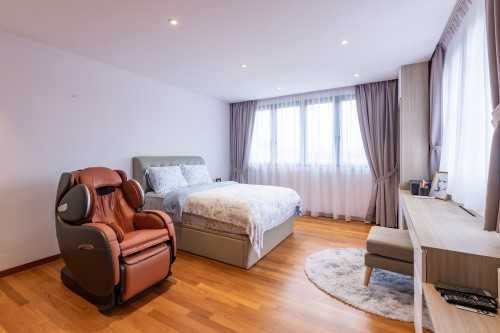 Modern Bedroom at Eng Kong Terrace