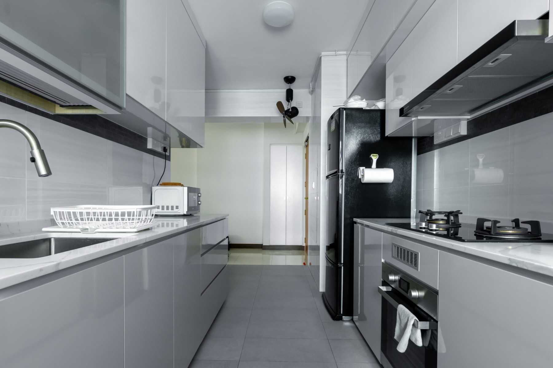 Modern Kitchen with Countertop and Open Kitchen