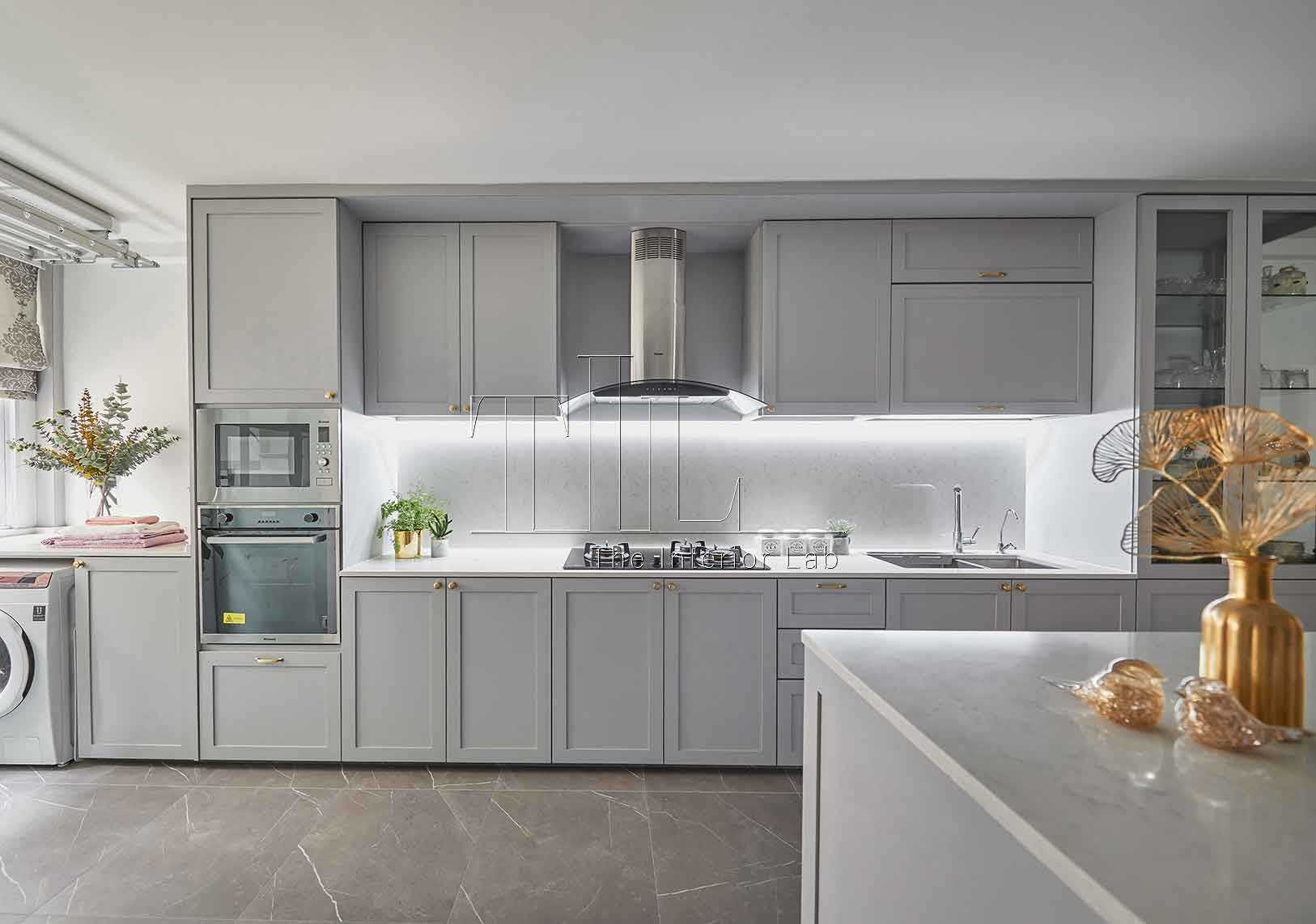 Contemporary Kitchen with Kitchen Backsplash and Kitchen Accessories