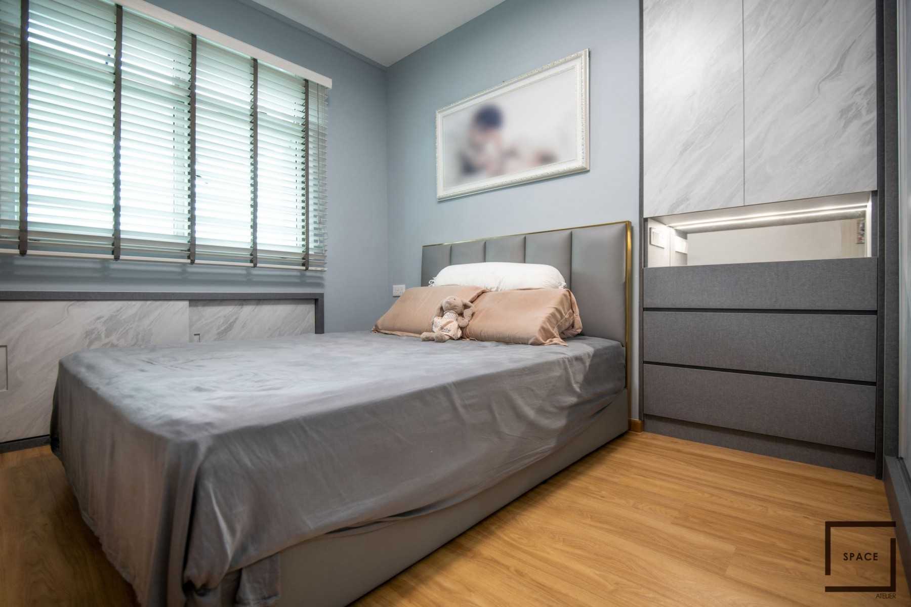 Contemporary Bedroom with Vinyl Flooring and Ceiling Light