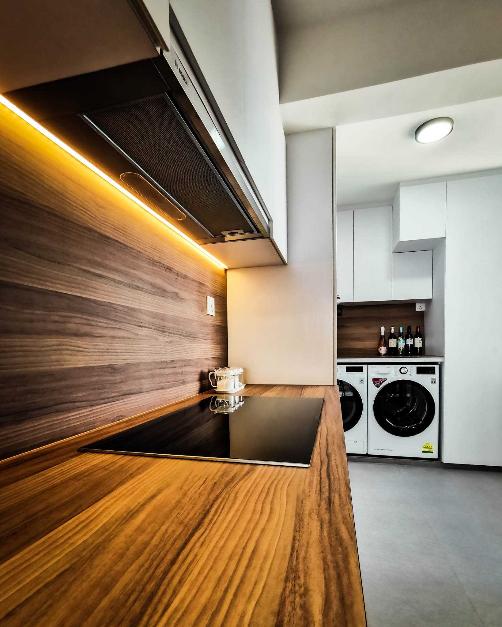 Contemporary Kitchen with Countertop and Homogeneous Tiles