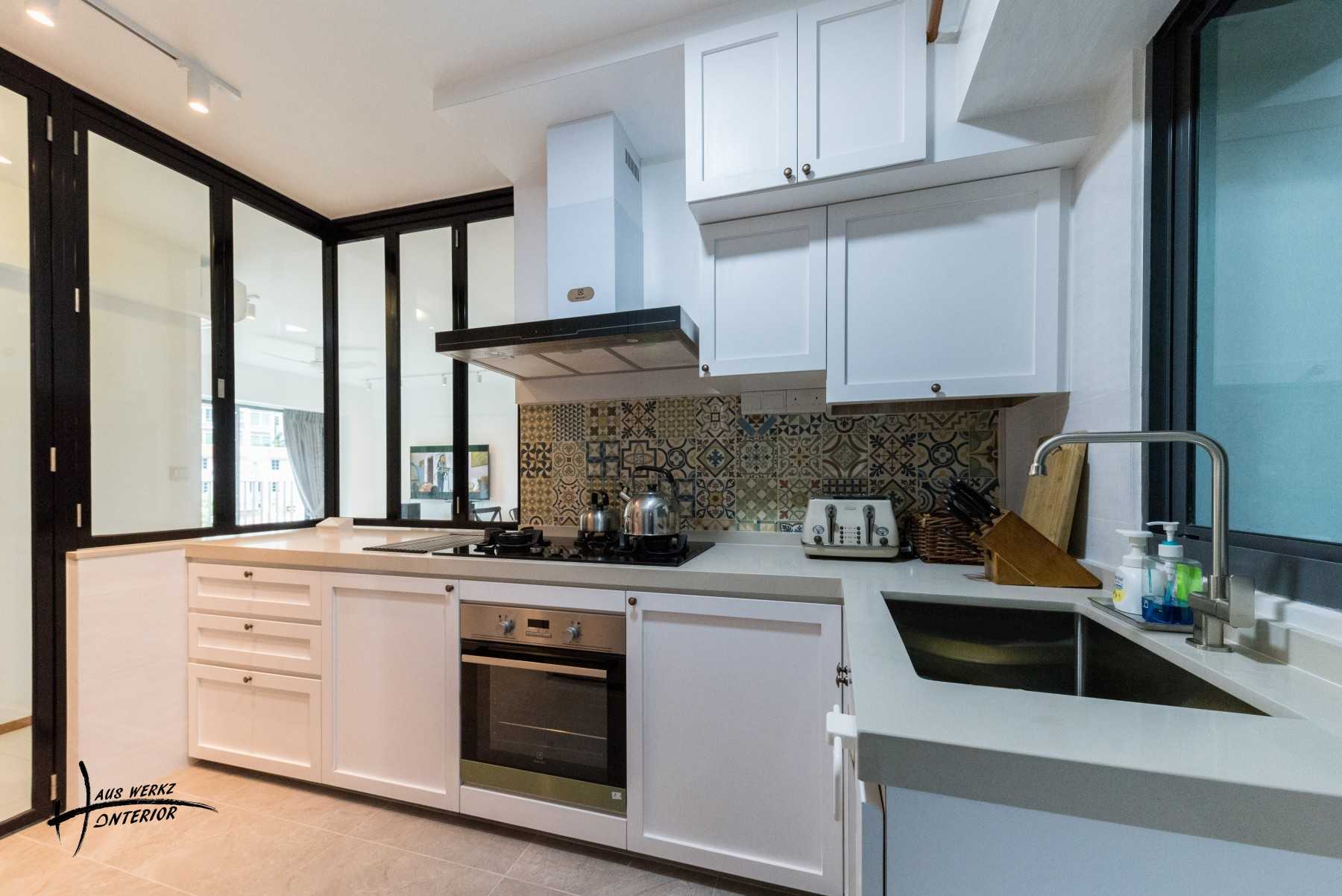 Modern Kitchen with Countertop and Homogeneous Tiles