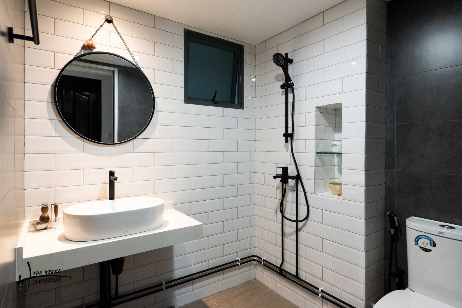 Modern Bathroom with Countertop and Homogeneous Tiles