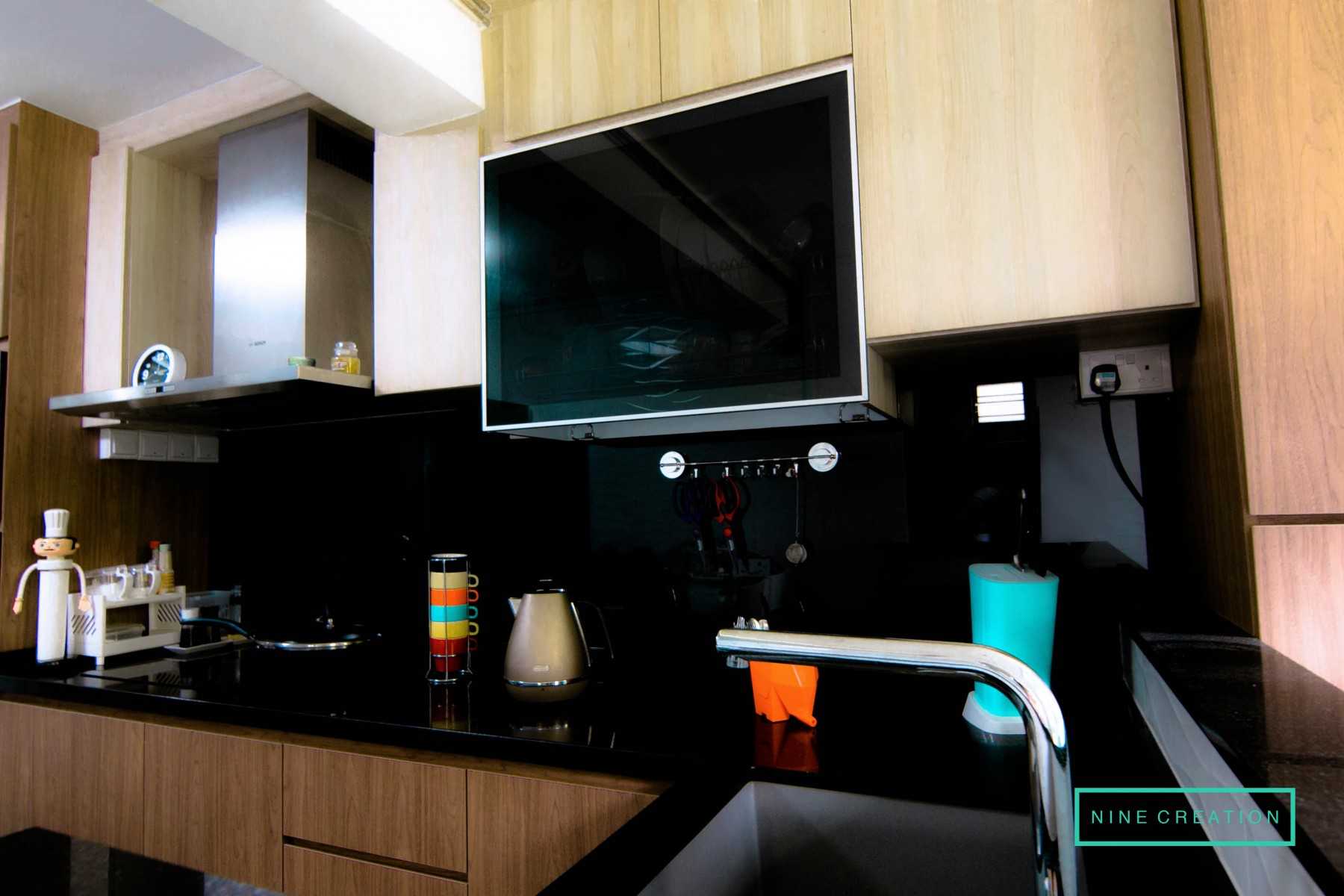 Modern Kitchen with Countertop and Open Kitchen
