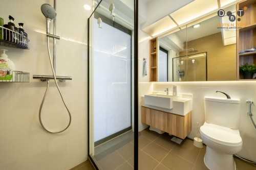 Scandinavian Bathroom at 445 Clementi