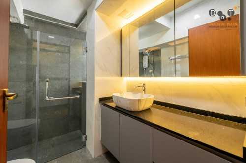 Contemporary Bathroom at Compassvale Link