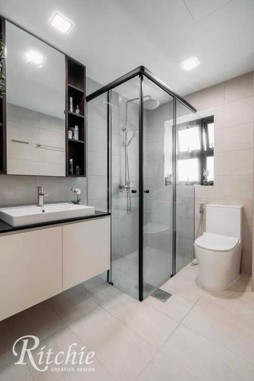 Modern Bathroom at MayFlower