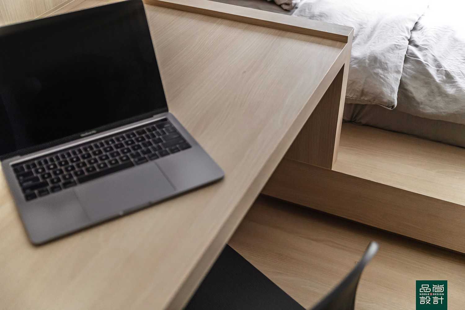 Modern Bedroom with Platform Bed and Bed